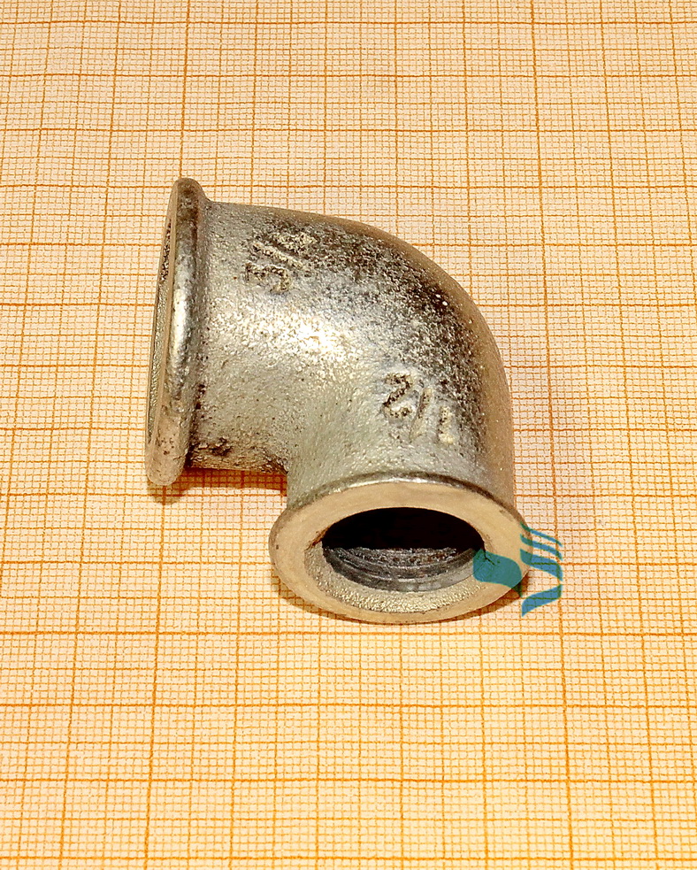 Уголок-переходник чугунный оцинкованный 1/2'-3/4'